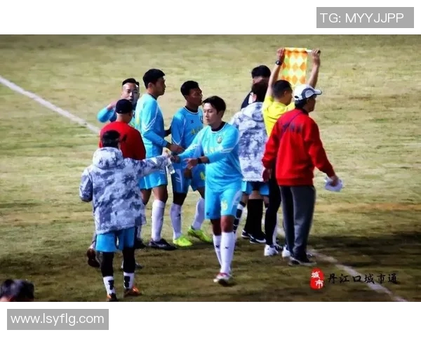 璀璨星光闪耀夜空足球明星颁奖仪式精彩瞬间回顾与分享